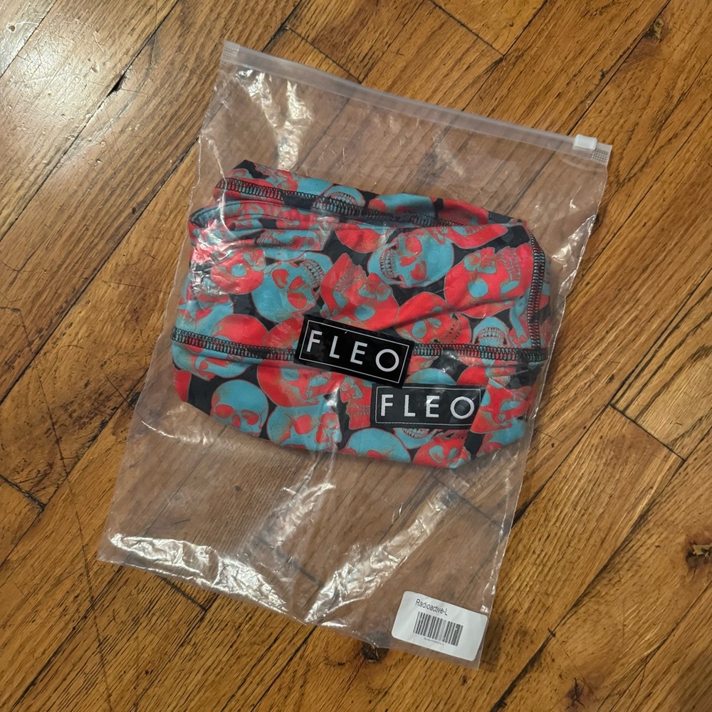 FLEO Halloween Radioactive Skulls Crossfit Shorts (Large) - Picture 4 of 5